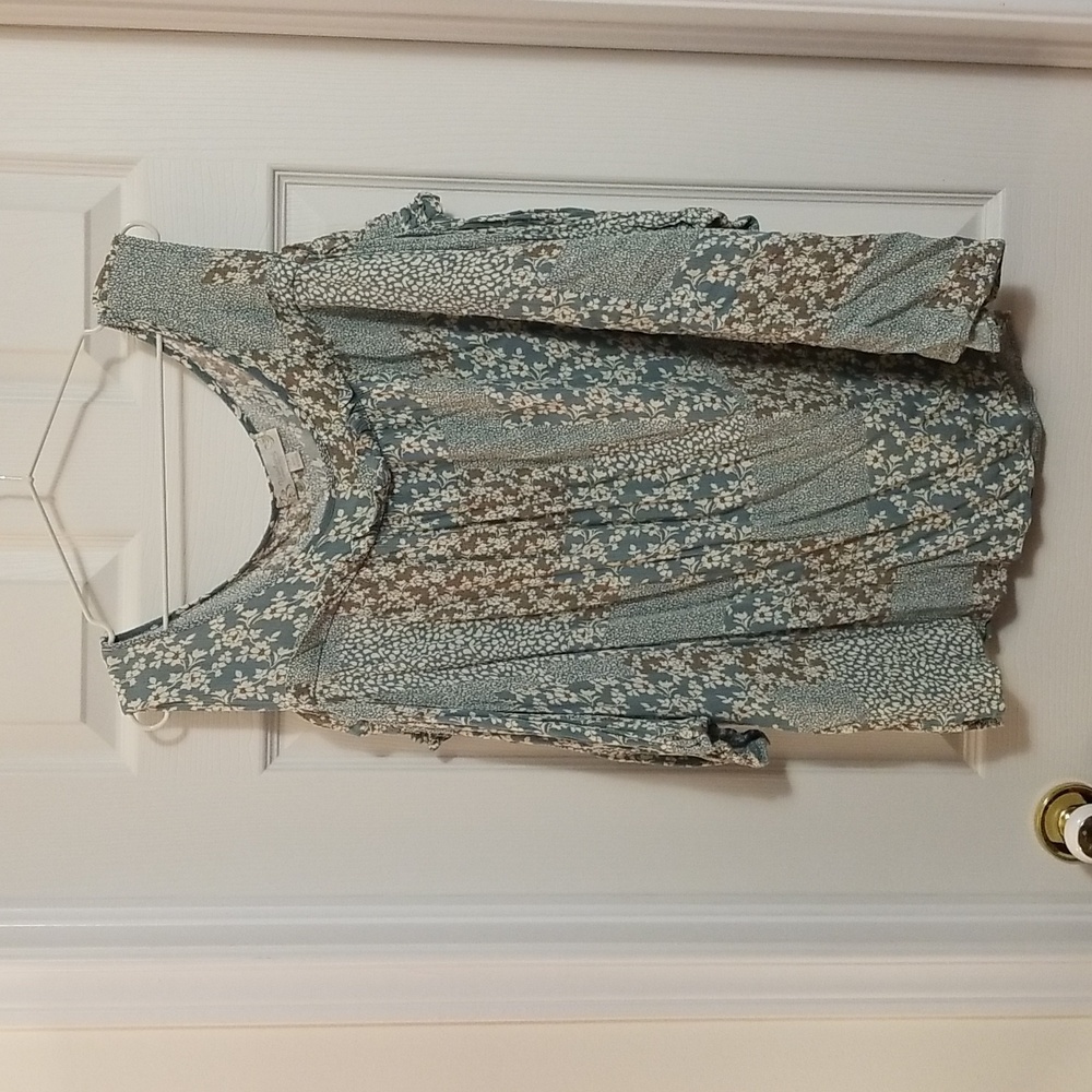 Cold shoulder top